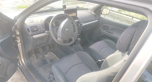 location-RENAULT-Saint-André-de-l'Eure-roadstr