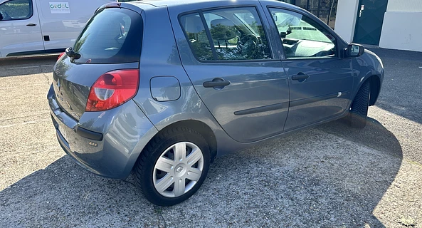 location-RENAULT-Voisins-le-Bretonneux-roadstr