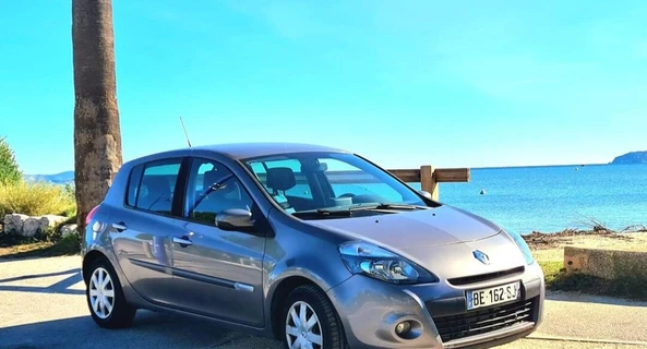 location-RENAULT-Hyères-roadstr