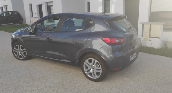 location-RENAULT-Magnanville-roadstr