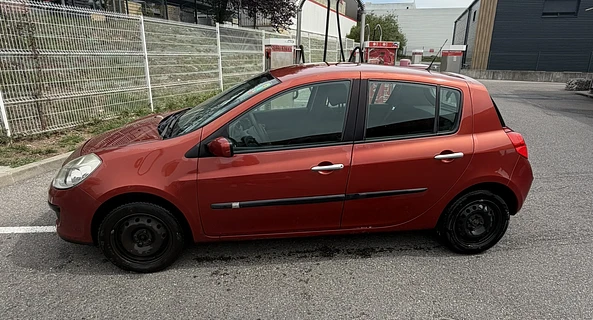 location-RENAULT-Poisy-roadstr