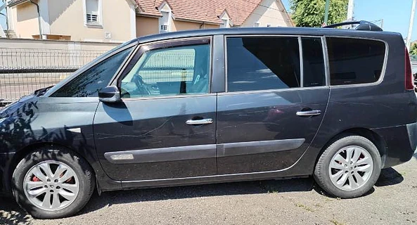 location-RENAULT-Lys-Haut-Layon-roadstr