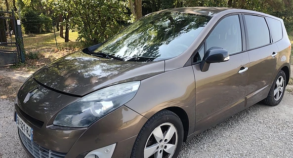 location-RENAULT-Montvendre-roadstr