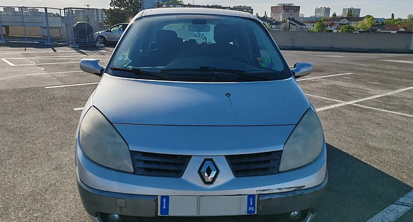 location-RENAULT-Saint-Denis-roadstr