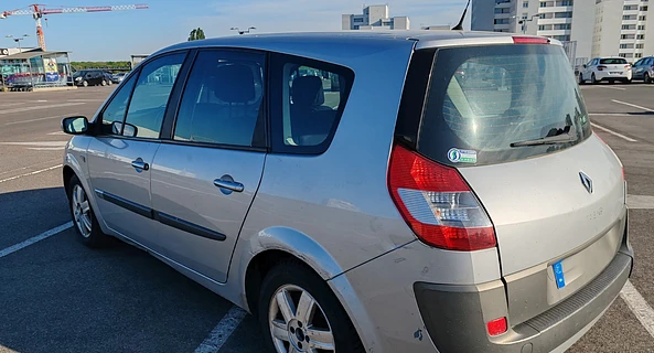 location-RENAULT-Saint-Denis-roadstr