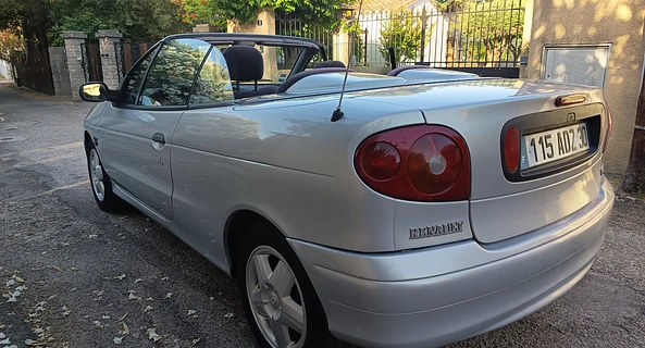 location-RENAULT-Lunel-roadstr