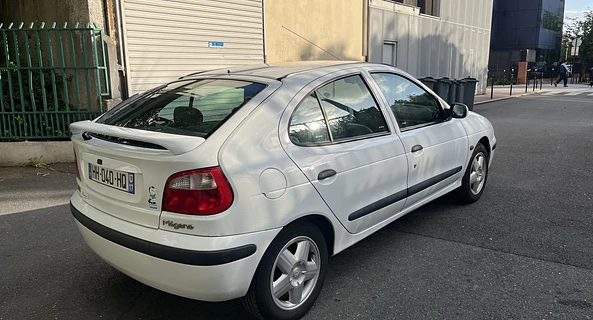 location-RENAULT-Clichy-roadstr