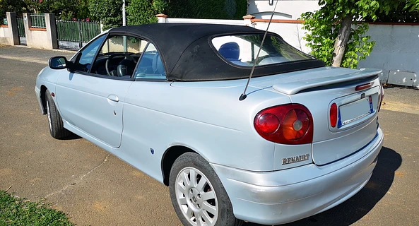 location-RENAULT-Lunel-Viel-roadstr