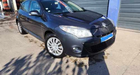 location-RENAULT-Millau-roadstr