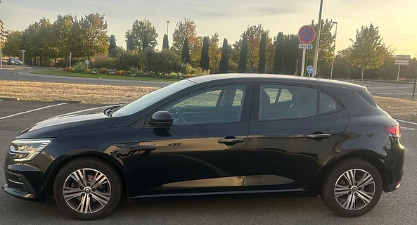 location-RENAULT-Saint-Jean-de-la-Ruelle-roadstr