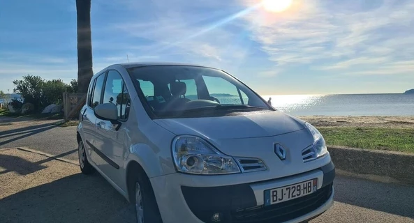 location-RENAULT-Hyères-roadstr