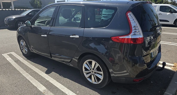 location-RENAULT-Cannes-roadstr