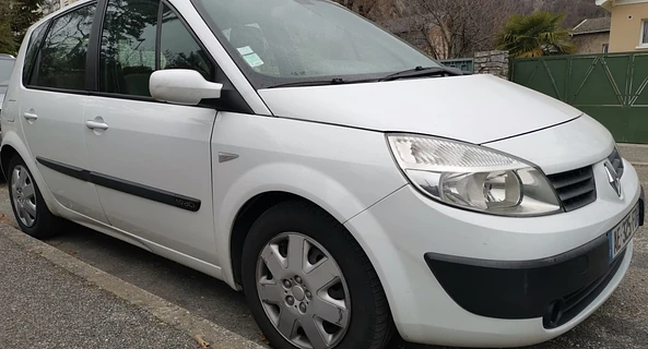 location-RENAULT-Saint-Égrève-roadstr