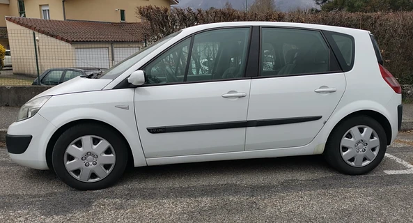 location-RENAULT-Saint-Égrève-roadstr