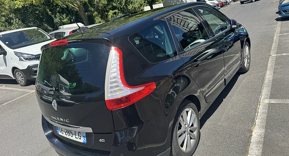 location-RENAULT-Les Lilas-roadstr