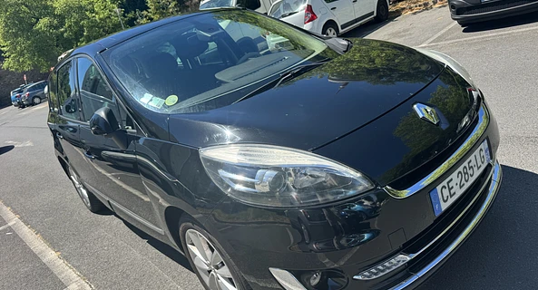 location-RENAULT-Les Lilas-roadstr