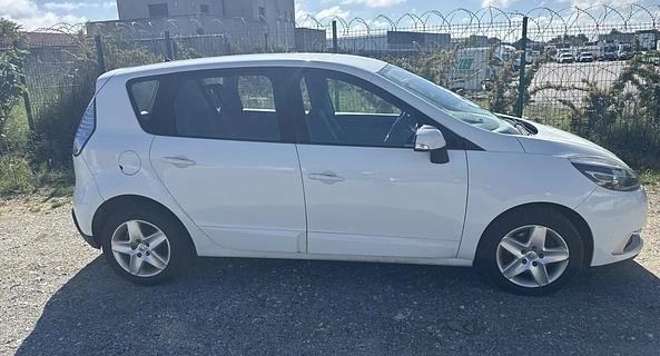 location-RENAULT-Marseille-roadstr