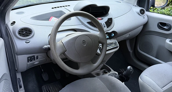 location-RENAULT-Poisy-roadstr