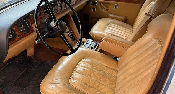 location-ROLLS ROYCE-Attignat-roadstr