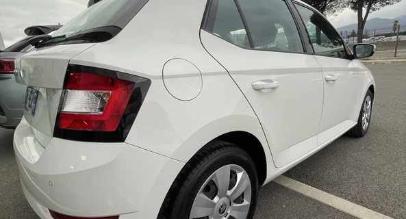 location-SKODA-Saint-Raphaël-roadstr