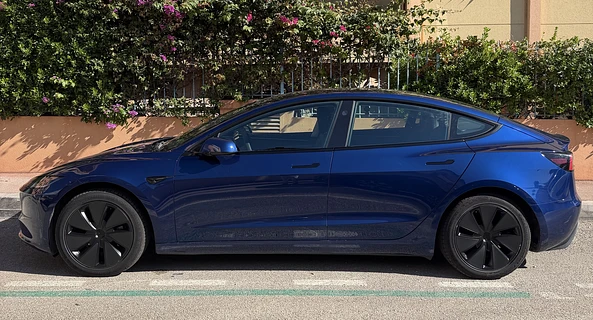 location-TESLA-Roquebrune-Cap-Martin-roadstr