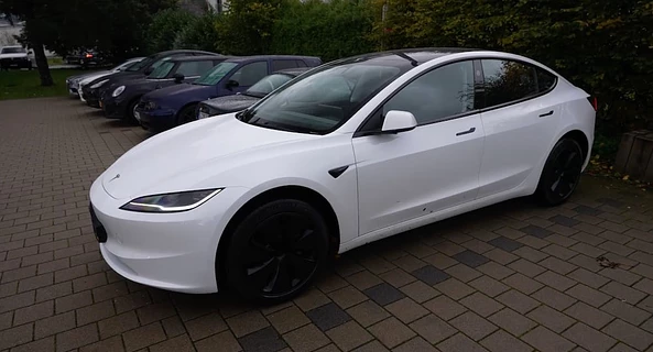 location-TESLA-Paris-roadstr