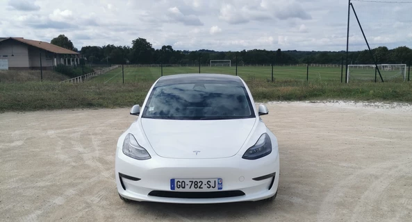 location-TESLA-Quinçay-roadstr