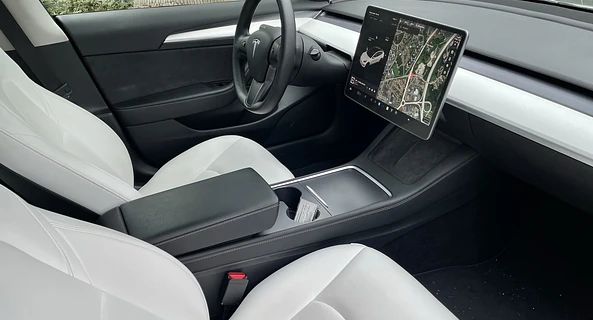 location-TESLA-Périgny-roadstr