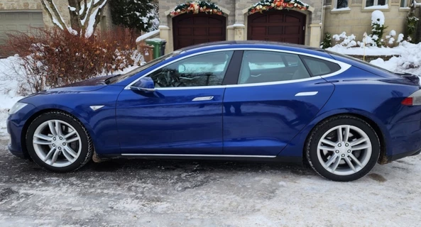 location-TESLA-Paris-roadstr