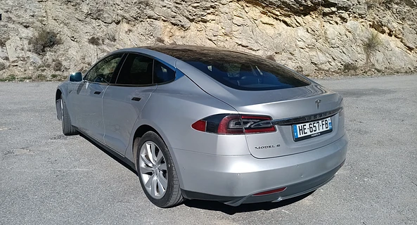 location-TESLA-Nice-roadstr