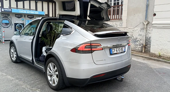 location-TESLA-Paris-roadstr