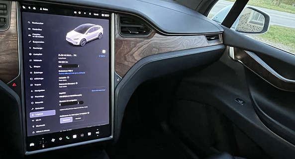location-TESLA-Quédillac-roadstr