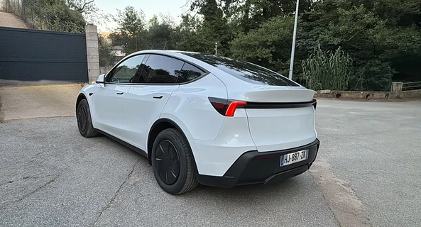 location-TESLA-Ajaccio-roadstr