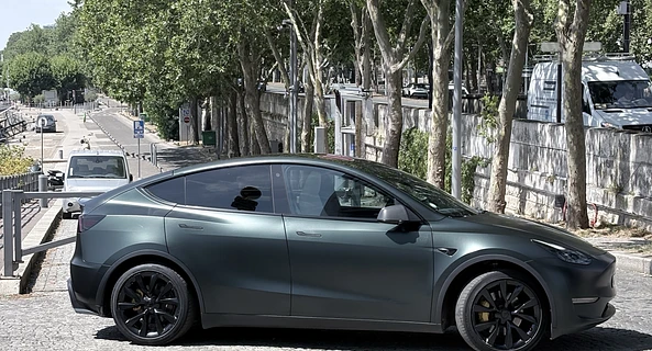 location-TESLA-Paris-roadstr