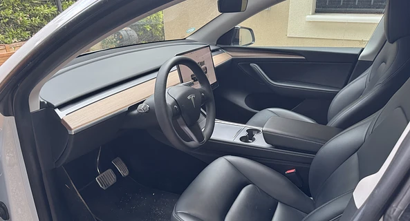 location-TESLA-Paradou-roadstr
