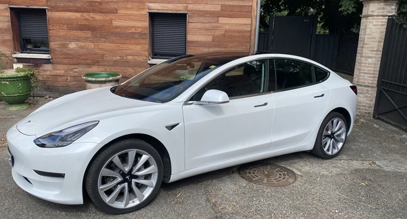 location-TESLA-Toulouse-roadstr