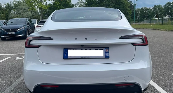 location-TESLA-Paris-roadstr