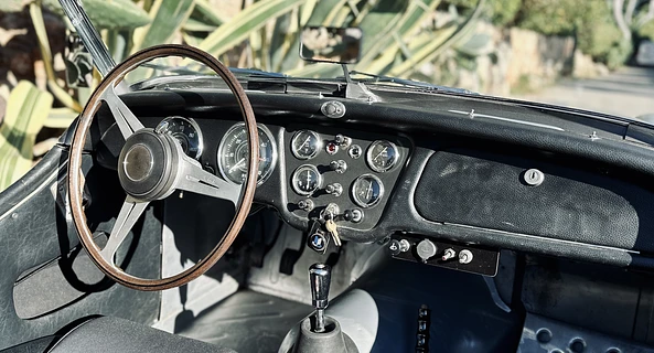 location-TRIUMPH-Nice-roadstr