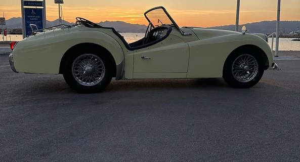 location-TRIUMPH-Cannes-roadstr