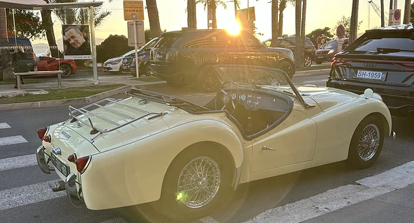 location-TRIUMPH-Cannes-roadstr