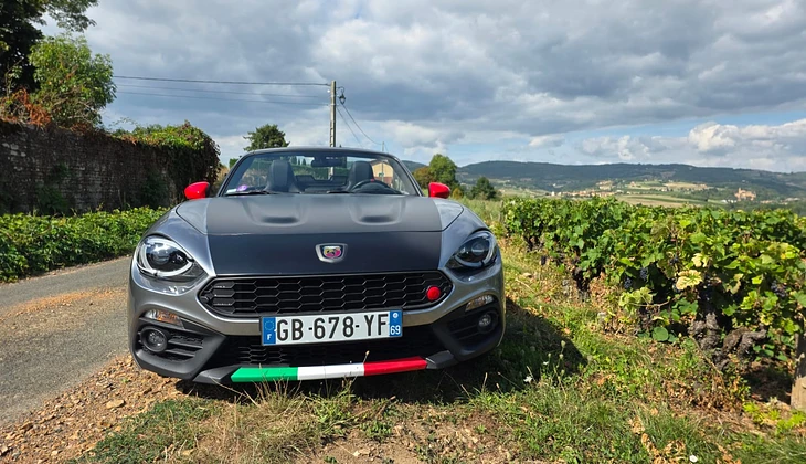 location-ABARTH-Porte des Pierres Dorées-roadstr
