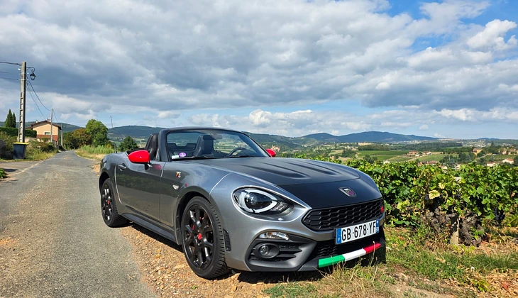 location-ABARTH-Porte des Pierres Dorées-roadstr