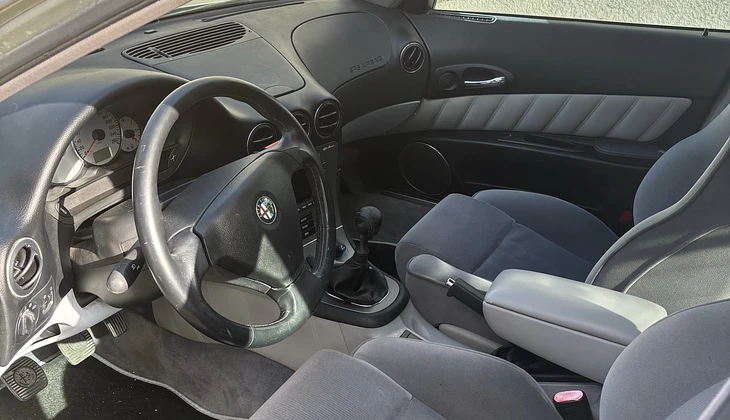 location-ALFA ROMEO-Solliès-Pont-roadstr