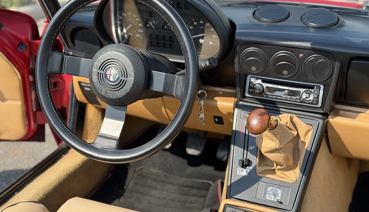 location-ALFA ROMEO-Cagnes-sur-Mer-roadstr