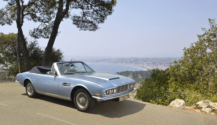 location-ASTON MARTIN-Nice-roadstr