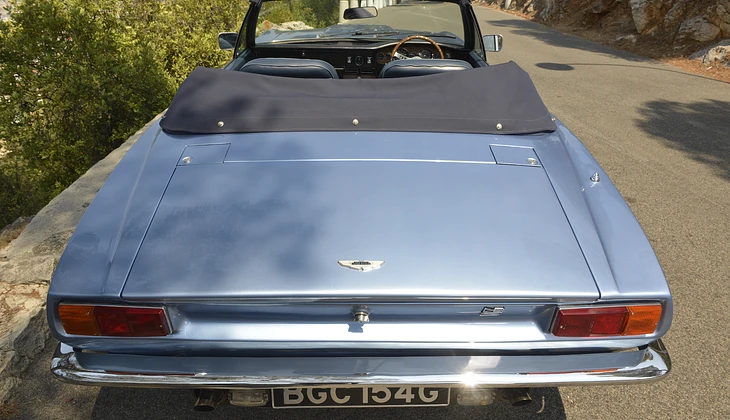 location-ASTON MARTIN-Nice-roadstr