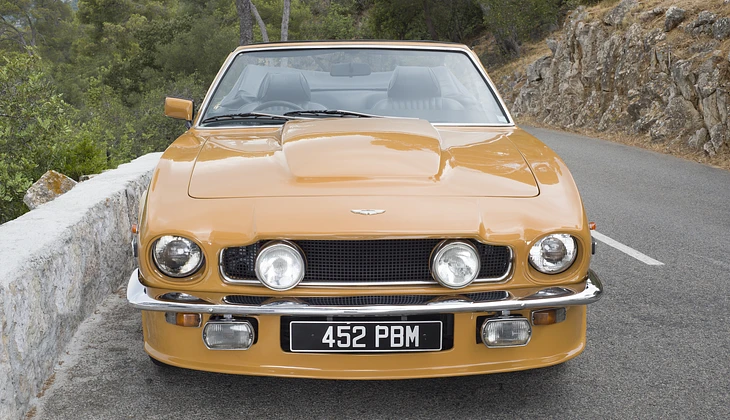 location-ASTON MARTIN-Nice-roadstr