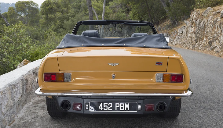 location-ASTON MARTIN-Nice-roadstr