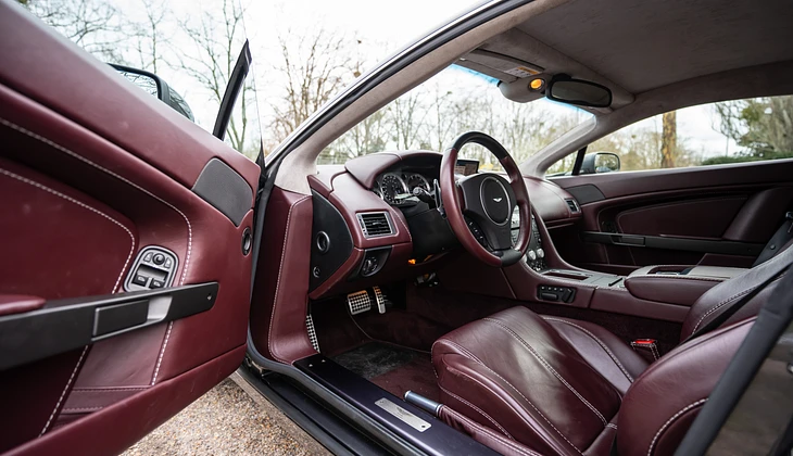 location-ASTON MARTIN-Courbevoie-roadstr