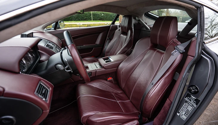 location-ASTON MARTIN-Courbevoie-roadstr